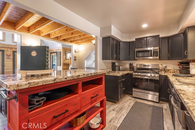 893 Silver Tip Drive, Big Bear CA: https://media.crmls.org/medias/da85256d-09e0-410f-84aa-4f4b8e535cc2.jpg