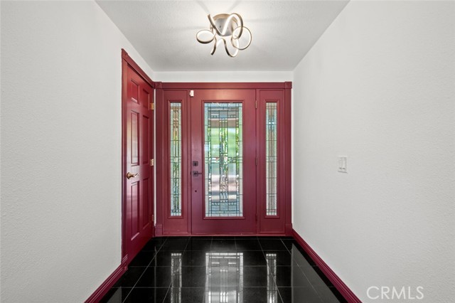 Detail Gallery Image 3 of 44 For 757 Horseshoe Cir, Vista,  CA 92081 - 3 Beds | 2 Baths