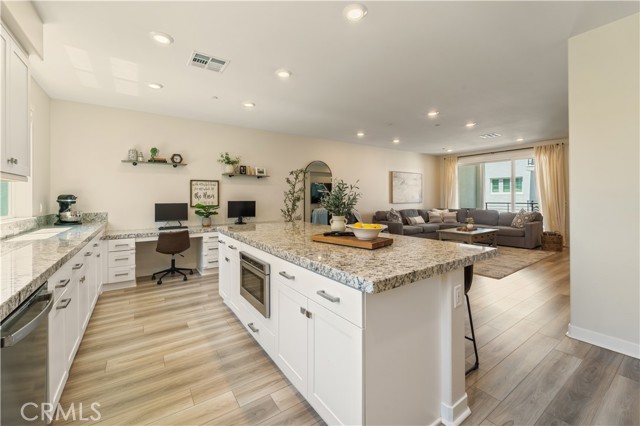 Detail Gallery Image 7 of 26 For 27461 Viero Pl, Valencia,  CA 91381 - 3 Beds | 4 Baths
