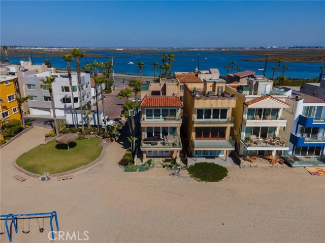 Detail Gallery Image 2 of 34 For 88 a Surfside, Surfside,  CA 90740 - 3 Beds | 3/1 Baths