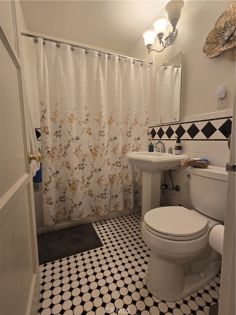 https://media.crmls.org/medias/da88fc4b-bfda-4ee0-a79b-c10f55b97e04.jpg?preset=X-Large