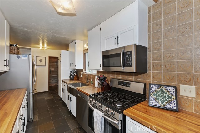 220 Angeles Boulevard, Big Bear City CA: https://media.crmls.org/medias/da88fc68-ad46-49d6-9203-8e415ec28f07.jpg