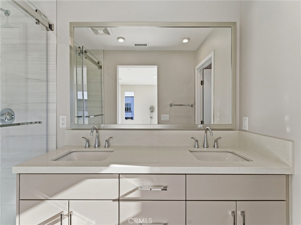 MLS #OC25245479 image #17