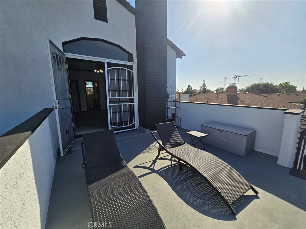 https://media.crmls.org/medias/da899d27-9356-4c35-a6bc-afe43789c35d.jpg?preset=X-Large
