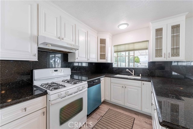 Detail Gallery Image 21 of 58 For 4408 Walnut Ave, Simi Valley,  CA 93063 - 3 Beds | 3 Baths