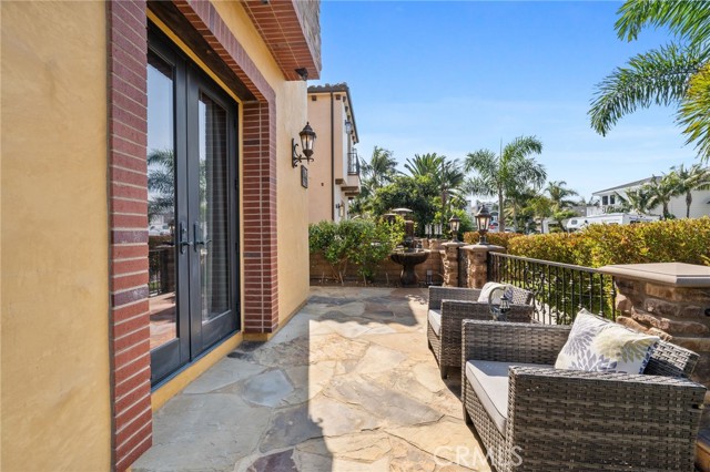 212 Baltimore Avenue, Huntington Beach CA: https://media.crmls.org/medias/da8b6661-5d88-4983-8d05-dcce0435884b.jpg