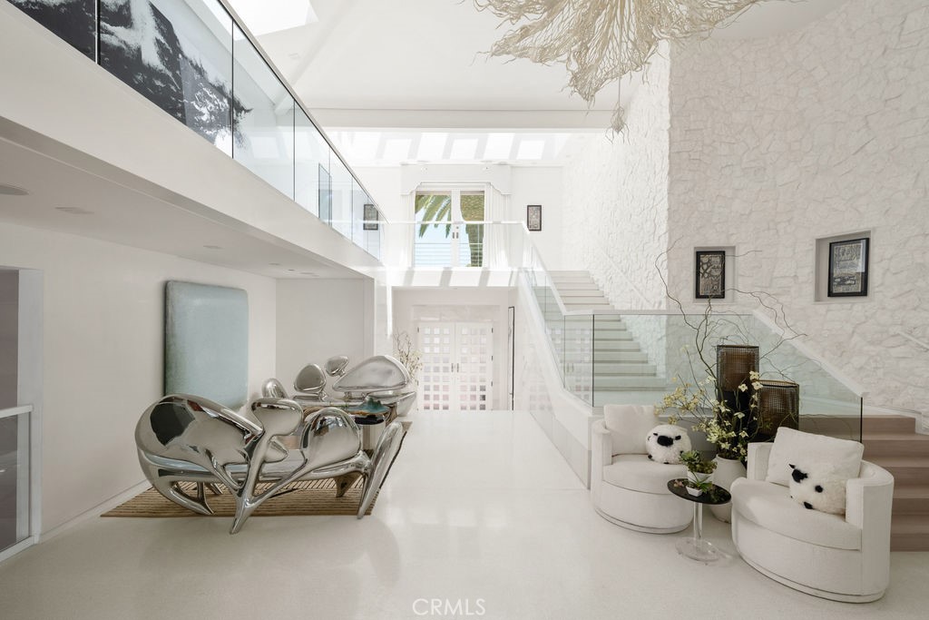 https://media.crmls.org/medias/da8b9461-4d95-4c97-b51c-a9a7f09c52ae.jpg?preset=X-Large