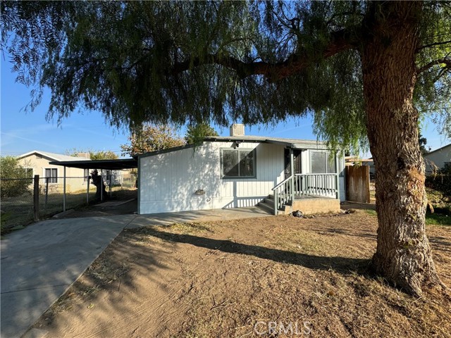 Detail Gallery Image 2 of 10 For 606 Sharon Pl, Bakersfield,  CA 93308 - 2 Beds | 1 Baths