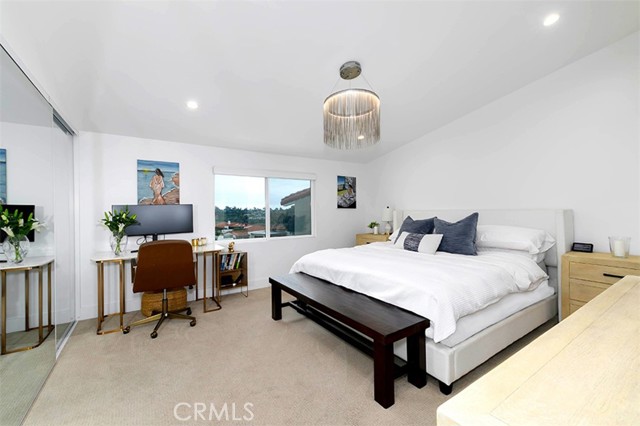 2111 Vista Entrada, Newport Beach CA: https://media.crmls.org/medias/da8c501f-91d9-46af-a994-b5f30563a856.jpg