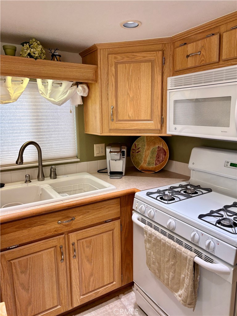 https://media.crmls.org/medias/da8c6f42-323d-4ef8-8c91-93724ce075d4.jpg?preset=X-Large
