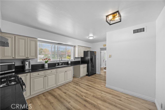 Detail Gallery Image 7 of 42 For 1021 S Lolita, West Covina,  CA 91791 - 4 Beds | 3 Baths