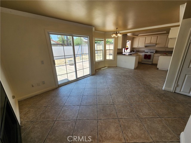 Detail Gallery Image 4 of 16 For 6902 Blanchard Ave, Fontana,  CA 92336 - 3 Beds | 2/1 Baths
