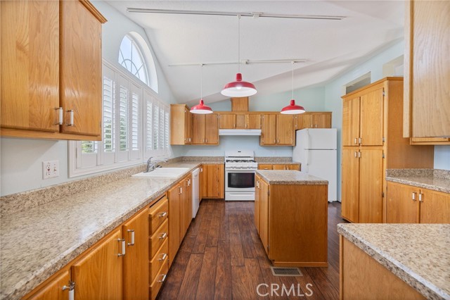 4372 Woodview Lane, Mariposa CA: https://media.crmls.org/medias/da8fd118-4bff-486a-b8fd-5a17196e9e5d.jpg