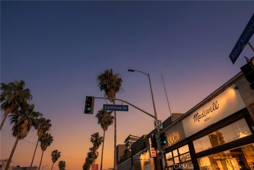 https://media.crmls.org/medias/da8ffa74-5bc6-41ca-a6be-3183482ce703.jpg?preset=X-Large