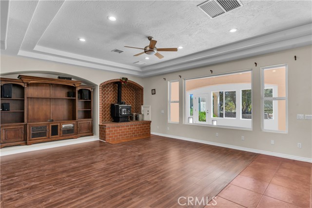 Detail Gallery Image 5 of 34 For 10234 10234 Clover Dr, Oak Hills,  CA 92344 - 4 Beds | 4 Baths