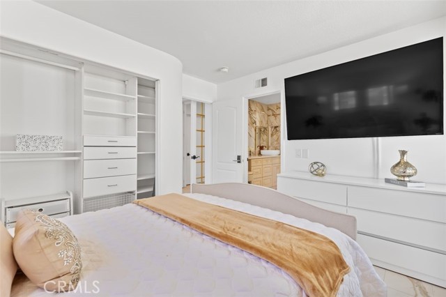 21221 Hillsdale, Huntington Beach CA: https://media.crmls.org/medias/da90ffb8-6e73-4265-8787-ad78b97838cb.jpg