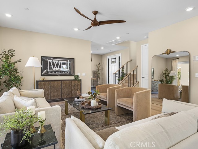 Detail Gallery Image 8 of 45 For 30110 Crestline Court, Castaic,  CA 91384 - 4 Beds | 3/1 Baths