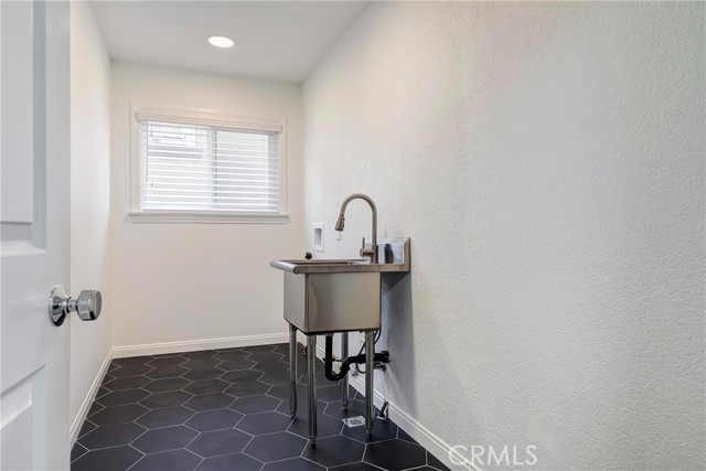 2014 Gates Avenue, Redondo Beach, California 90278, 4 Bedrooms Bedrooms, ,1 BathroomBathrooms,Residential,Sold,Gates,SB22196179