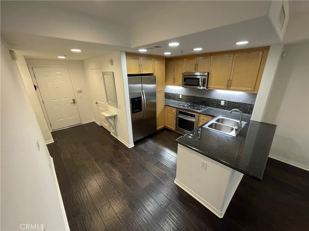 931 E Walnut Street #213