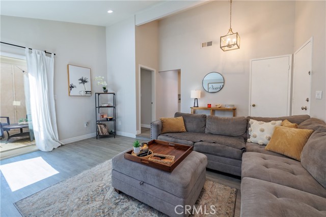 Detail Gallery Image 10 of 53 For 1422 Camelot Dr, Corona,  CA 92882 - 2 Beds | 1/1 Baths