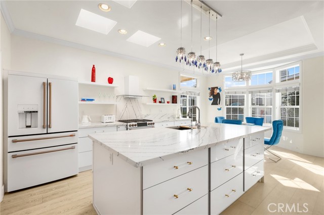 Detail Gallery Image 5 of 42 For 252 Mayflower Dr, Newport Beach,  CA 92660 - 2 Beds | 2 Baths