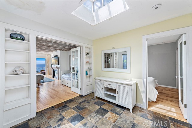 Detail Gallery Image 4 of 27 For 2873 Rounsevel, Laguna Beach,  CA 92651 - 2 Beds | 2 Baths