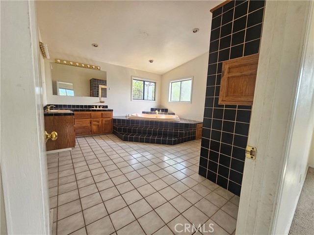 Detail Gallery Image 20 of 54 For 18834 Deer Hill Rd, Hidden Valley Lake,  CA 95467 - 4 Beds | 2/2 Baths