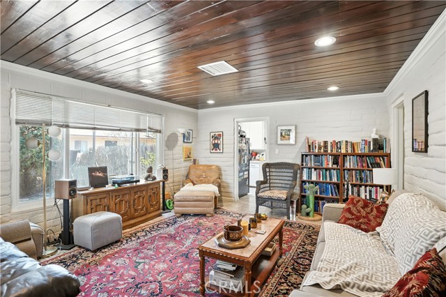 3719 Jurupa Avenue, Riverside CA: https://media.crmls.org/medias/da95ad03-b4b5-4311-a5c2-2e40b9ee0a01.jpg