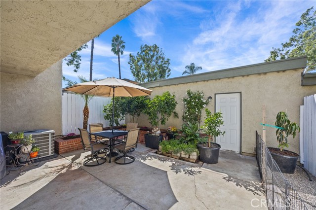 1505 Camelot Drive, Corona CA: https://media.crmls.org/medias/da95ae5d-d7dd-4d7b-ad79-acec6f243b10.jpg