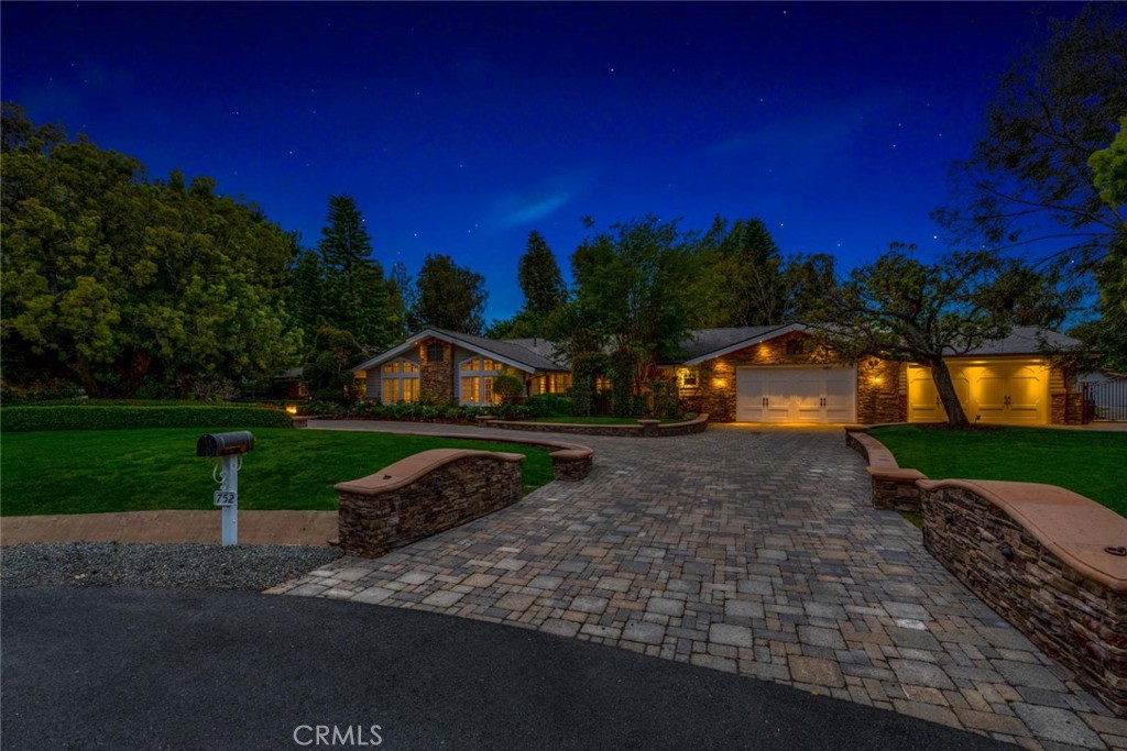 752 N Creekview Drive