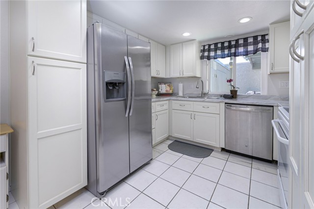 Detail Gallery Image 6 of 23 For 8261 Cape Horn Dr, Huntington Beach,  CA 92646 - 2 Beds | 2 Baths