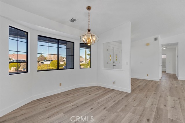 Detail Gallery Image 15 of 58 For 13027 Quapaw, Apple Valley,  CA 92308 - 4 Beds | 3/1 Baths