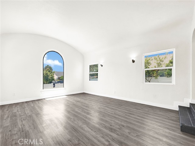 13251 Pinney Street, Pacoima CA: https://media.crmls.org/medias/da9652da-1526-45c3-bbe5-228ec0592dd5.jpg
