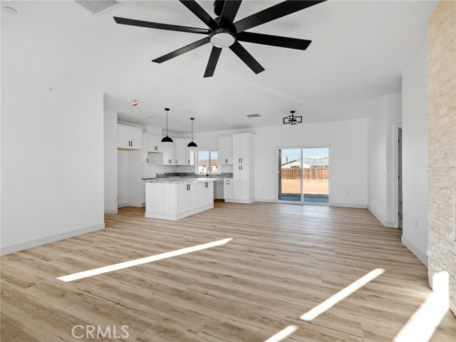 Detail Gallery Image 13 of 33 For 15605 Dale Evans Pkwy, Apple Valley,  CA 92307 - 4 Beds | 2/1 Baths