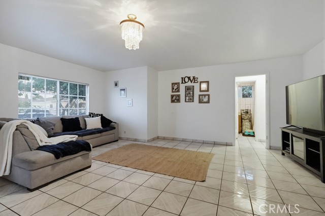 4322 W 105th Street, Inglewood CA: https://media.crmls.org/medias/da98404f-6075-4694-b0f9-655781ee83d6.jpg