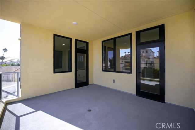 Detail Gallery Image 8 of 25 For 414 Main St. #210,  Huntington Beach,  CA 92648 - 2 Beds | 2/1 Baths