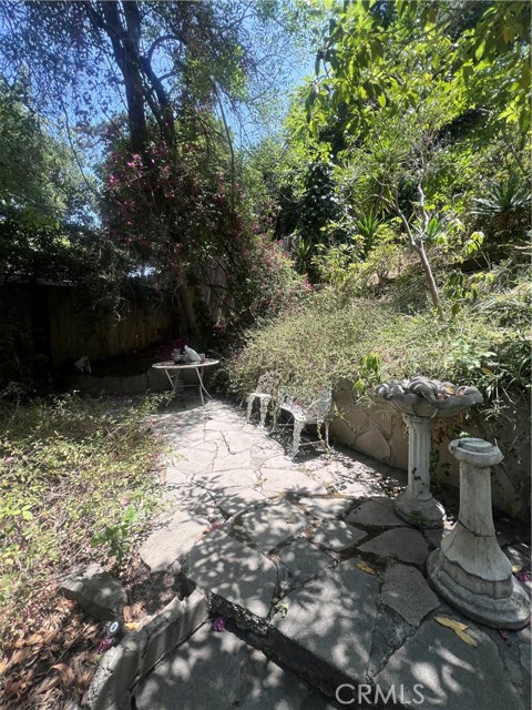 3042 N Beachwood Drive, Los Angeles CA: https://media.crmls.org/medias/da98ce05-5607-423c-8f1b-8e7e87df8d25.jpg