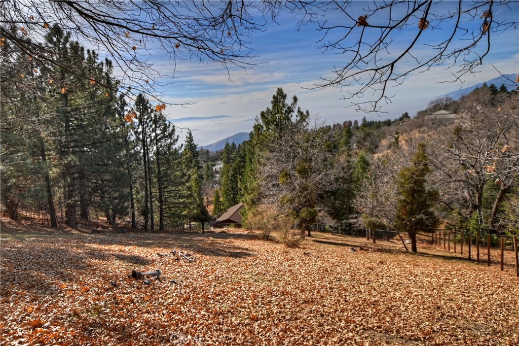 https://media.crmls.org/medias/da994f24-dc8b-4882-9b93-034c8223d2d7.jpg?preset=X-Large