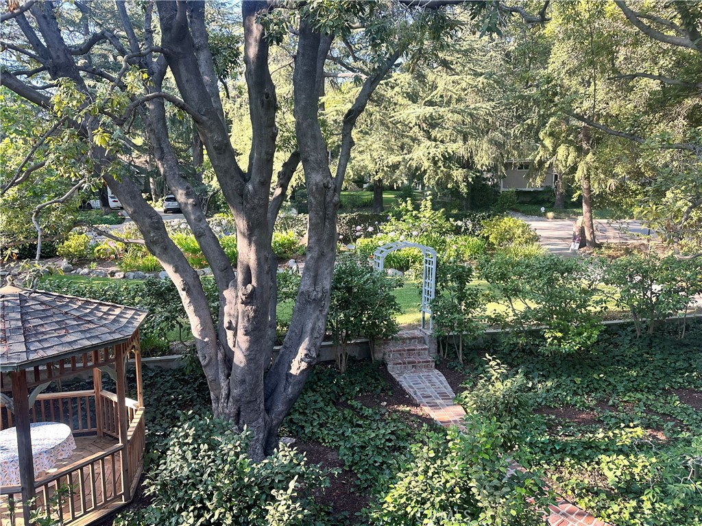 https://media.crmls.org/medias/da99aa7d-e0f0-4d1c-9e12-cdef20de6604.jpg?preset=X-Large