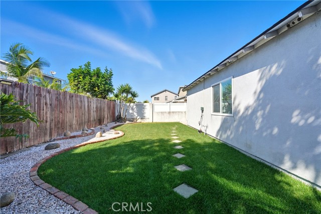 Detail Gallery Image 3 of 23 For 18061 Freshwater Cir, Huntington Beach,  CA 92648 - 3 Beds | 2 Baths