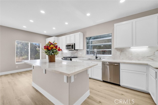 27258 Sierra Madre Drive, Murrieta CA: https://media.crmls.org/medias/da9a29c0-5a95-46a0-8c82-079e3c52c1a3.jpg