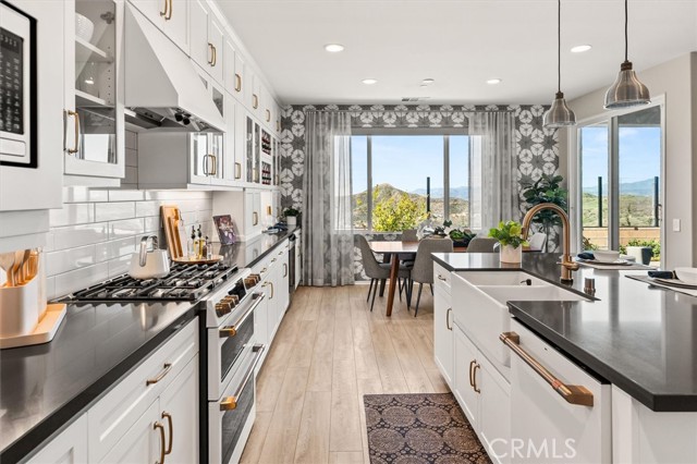 Detail Gallery Image 11 of 63 For 18262 Astro Ct, Saugus,  CA 91350 - 4 Beds | 3 Baths