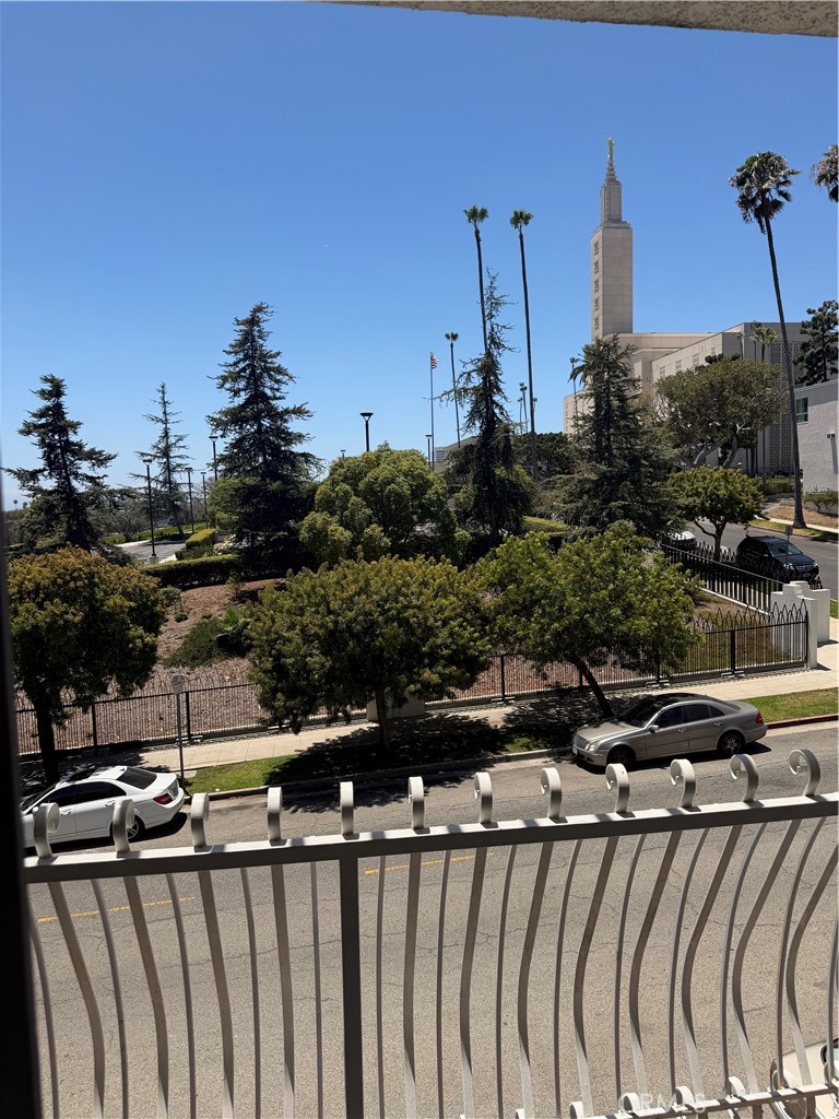 https://media.crmls.org/medias/da9ce250-e109-44d2-a253-618ad96b007e.jpg?preset=X-Large