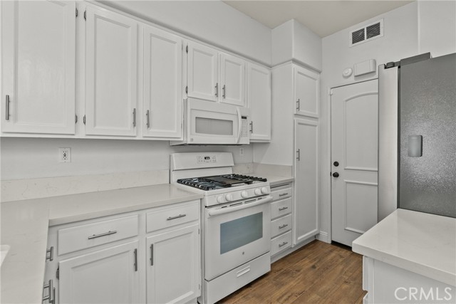 Detail Gallery Image 20 of 72 For 23147 Napa, Valencia,  CA 91354 - 2 Beds | 3 Baths