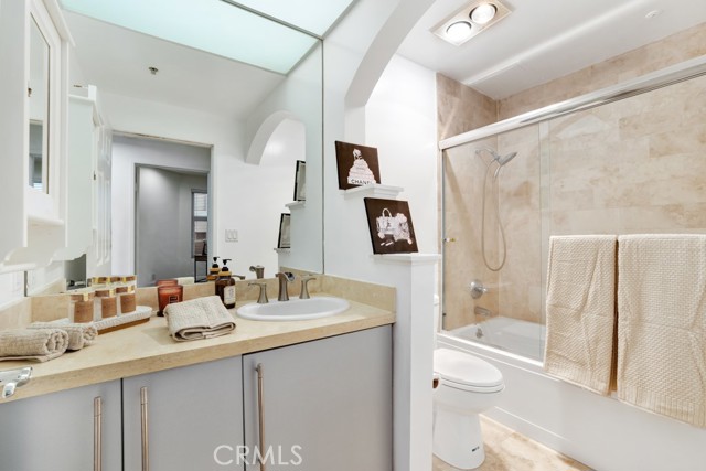 Detail Gallery Image 17 of 27 For 620 S Gramercy #338,  Los Angeles,  CA 90005 - 2 Beds | 2 Baths