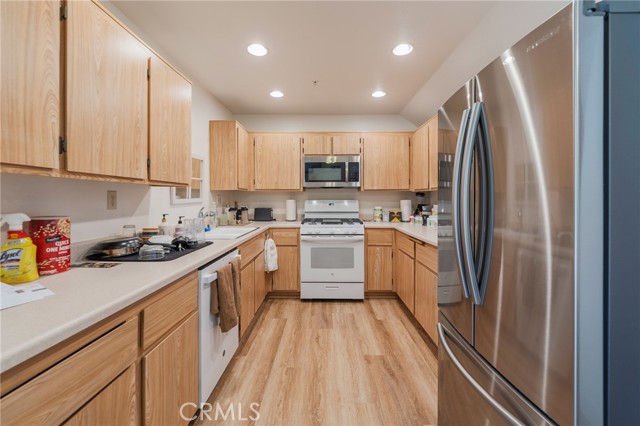 409 Utica Avenue, Huntington Beach CA: https://media.crmls.org/medias/da9d2f61-ecfb-4a94-93e5-e7124b99760b.jpg