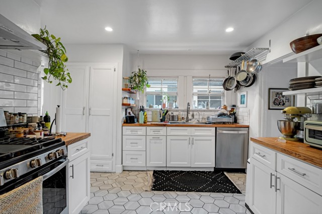 Detail Gallery Image 10 of 37 For 3031 4th Ave, Los Angeles,  CA 90018 - 6 Beds | 4/1 Baths