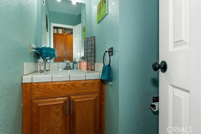 Detail Gallery Image 15 of 73 For 1211 Yosemite, Lake Arrowhead,  CA 92352 - 4 Beds | 3/1 Baths