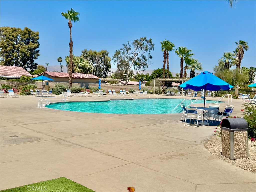 https://media.crmls.org/medias/da9ff2b5-64f2-46d7-b980-2ba53b3854e0.jpg?preset=X-Large