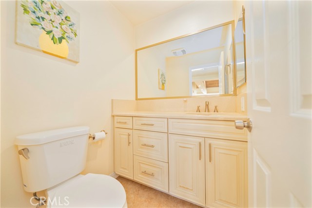 Detail Gallery Image 13 of 28 For 6336 Marina Pacifica, Long Beach,  CA 90803 - 2 Beds | 2/1 Baths